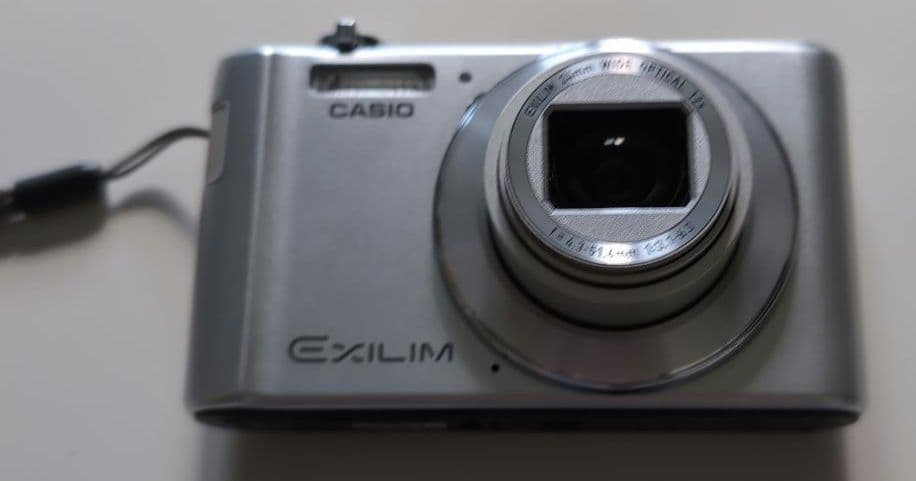 CASIO EXILIM EX-ZS180シルバー コンパクトデジタルカメラ