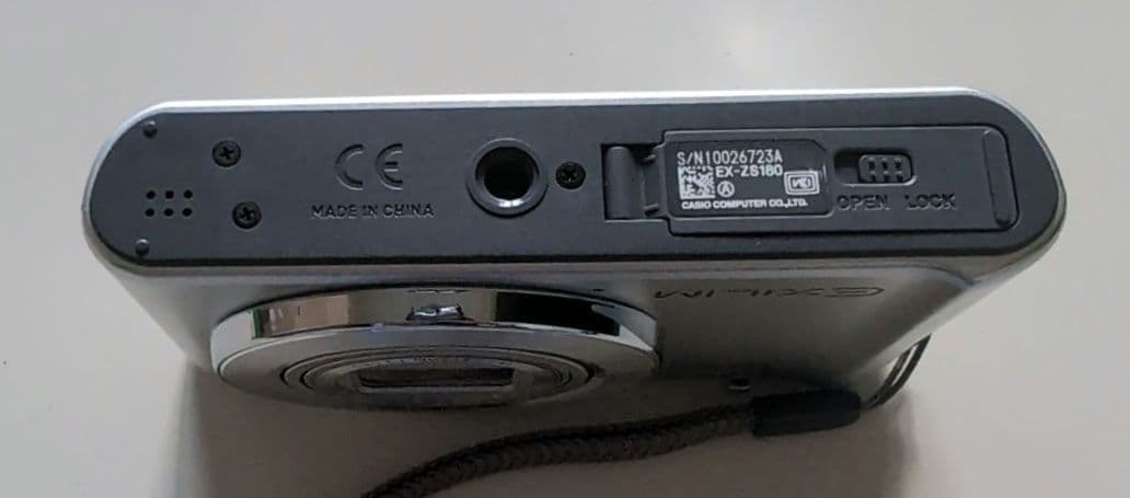 CASIO EXILIM EX-ZS180シルバー コンパクトデジタルカメラ
