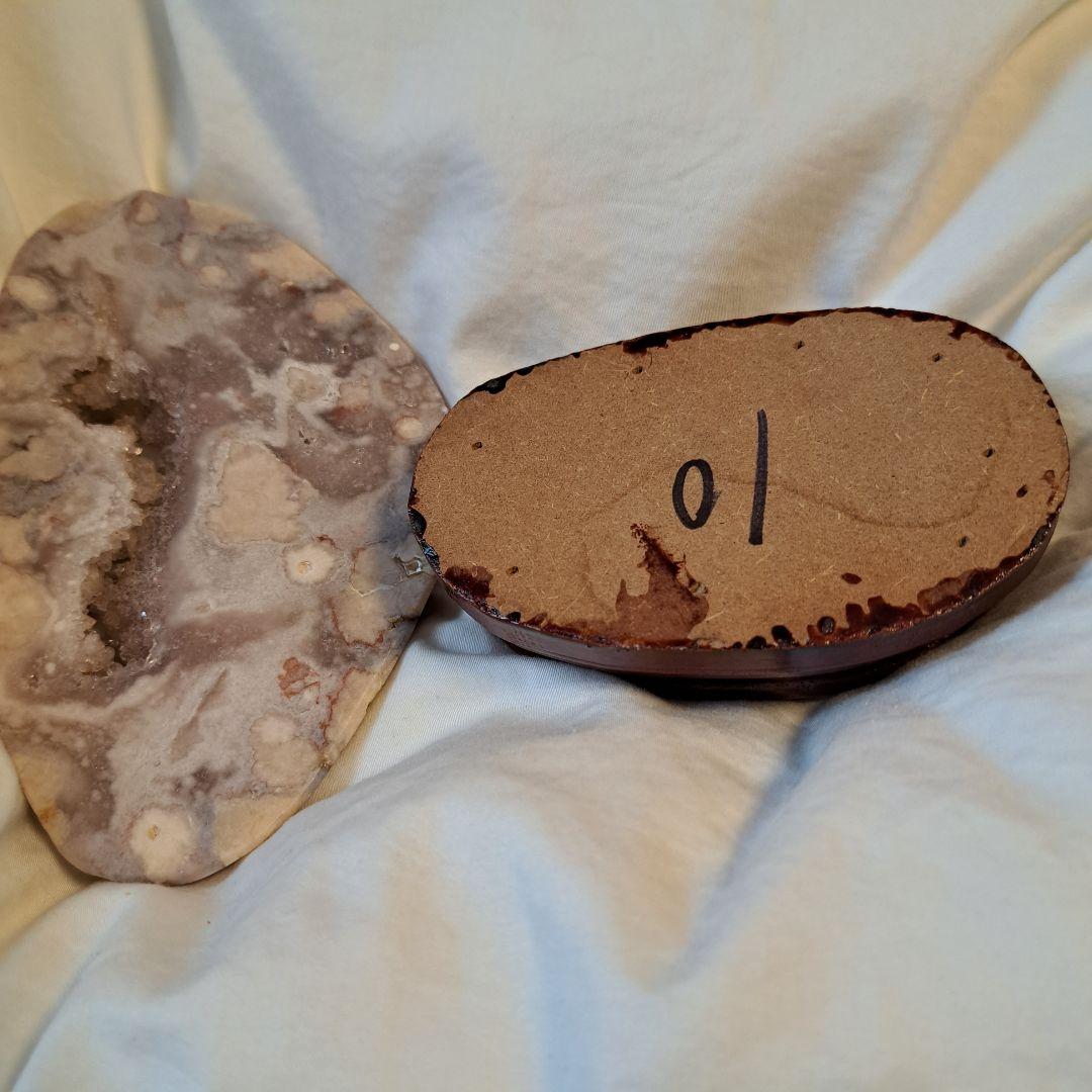 ピンクアメジスト　　パワーストーン　置物　台座付き