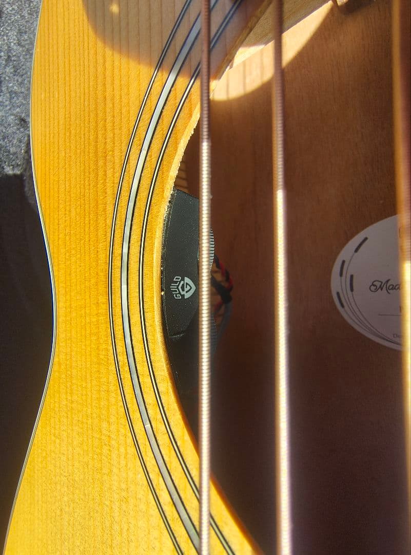 超美品　Guild　M240E Fishman　プリアンプ　ハードケース付