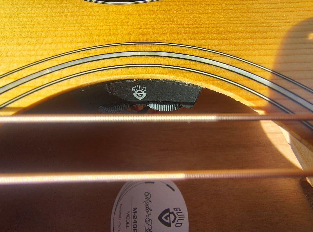 超美品　Guild　M240E Fishman　プリアンプ　ハードケース付