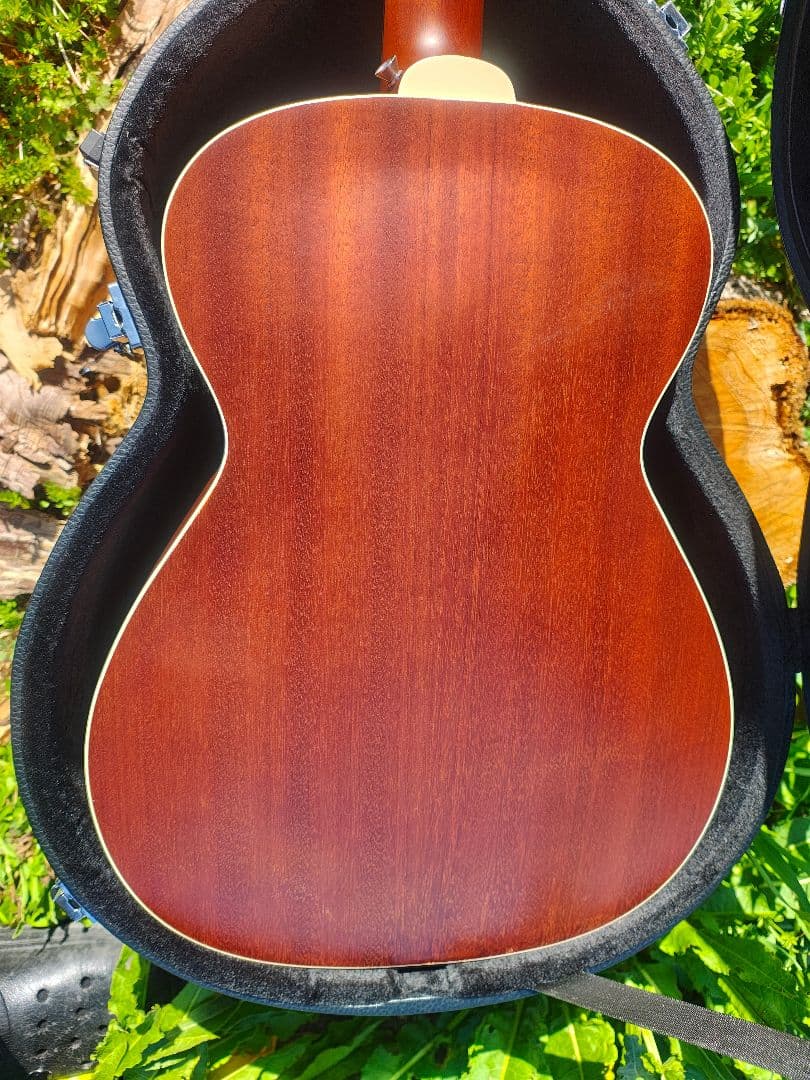 超美品　Guild　M240E Fishman　プリアンプ　ハードケース付