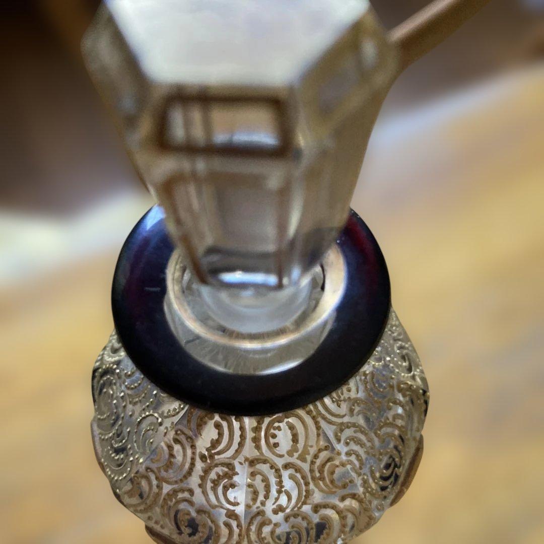 ガラス製ボトル