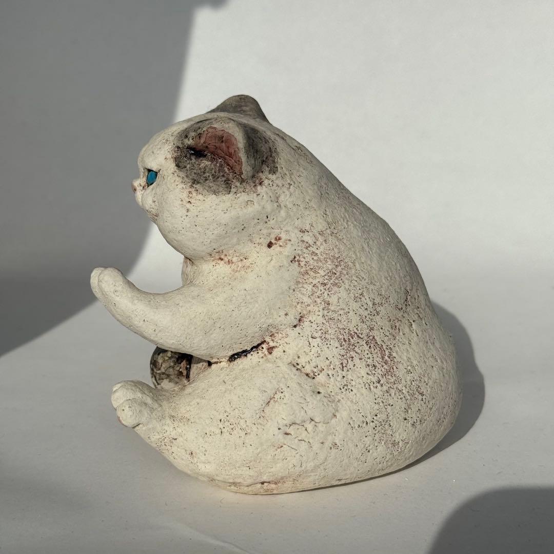 白亜器　猫　置物　福強請り猫
