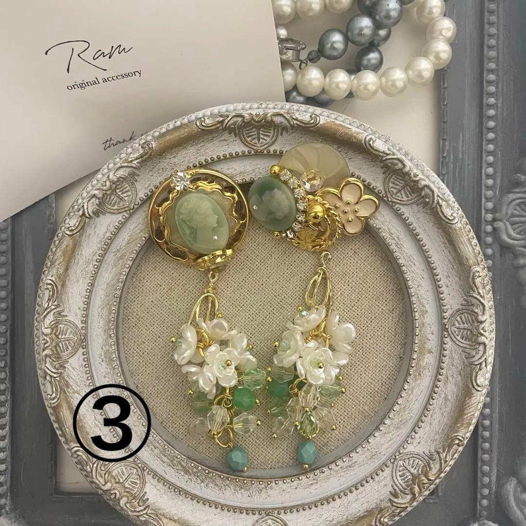 いとうゆ　アンティークボタン　チェコガラス　サージカルステンレスピアス