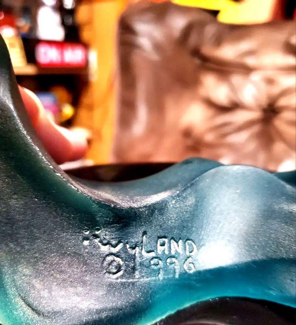 Dolphins Kissing　Robert Wyland　1996年製