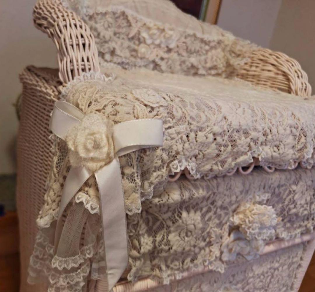 (希少)サエラピンクラタン3段引き出し付き