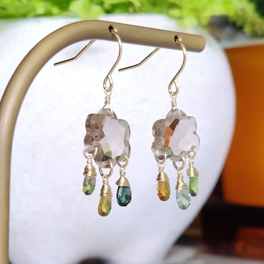 14kgf天然石ピアス　ライトカラースモーキーの雲とトルマリンのキラッキラ