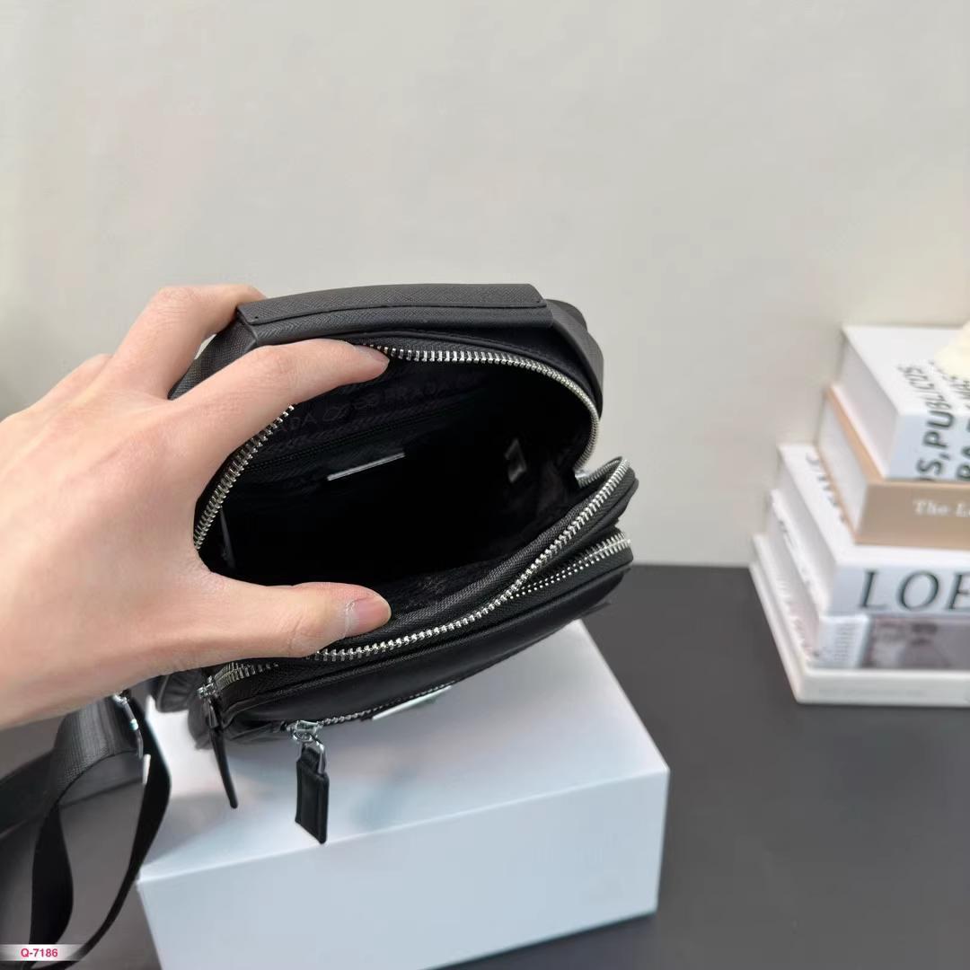 VIP非売品 PRADA ショルダーバッグ カメラバッグ @ 1