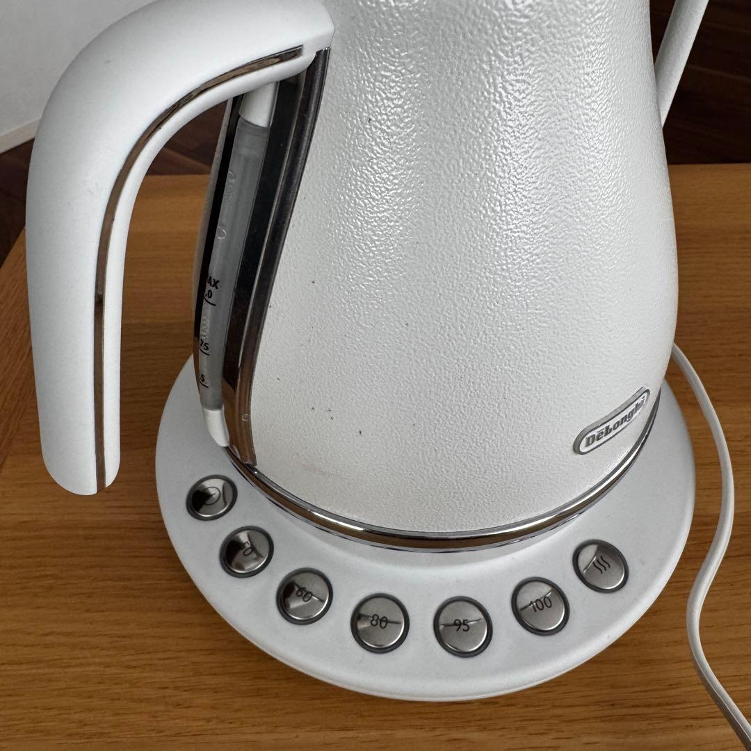 De'Longhi ホワイト電気ケトル 温度調整機能付き