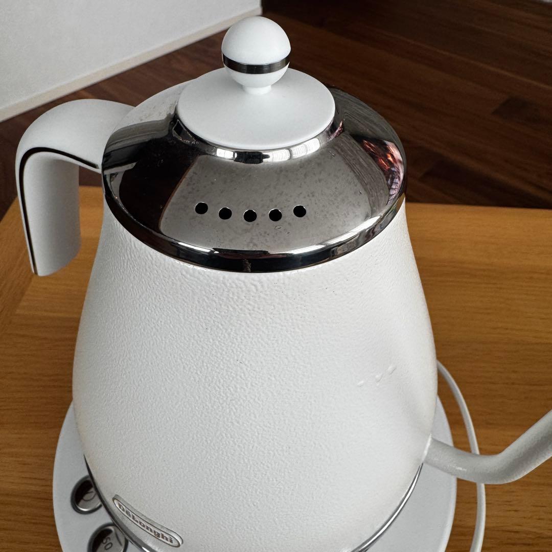 De'Longhi ホワイト電気ケトル 温度調整機能付き