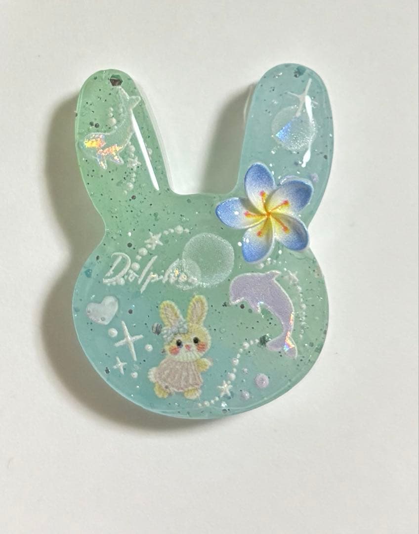 再販不可。うさぎ♡イルカ。夏レジンヘアゴムブローチ