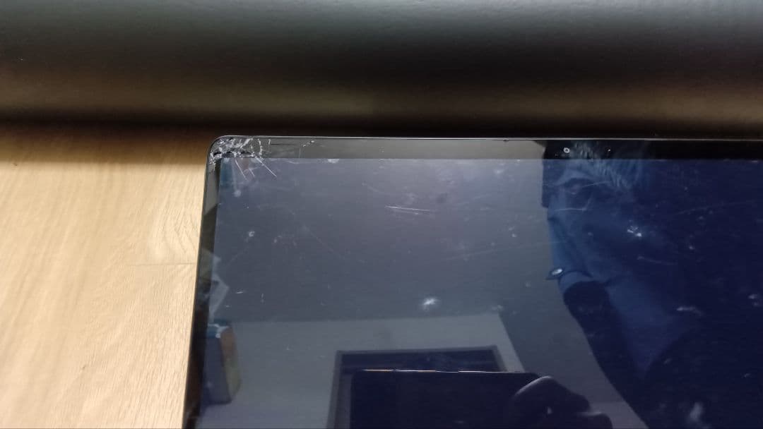 Lenovo IdeaPad Duet 560 Chromebook 画面割れ