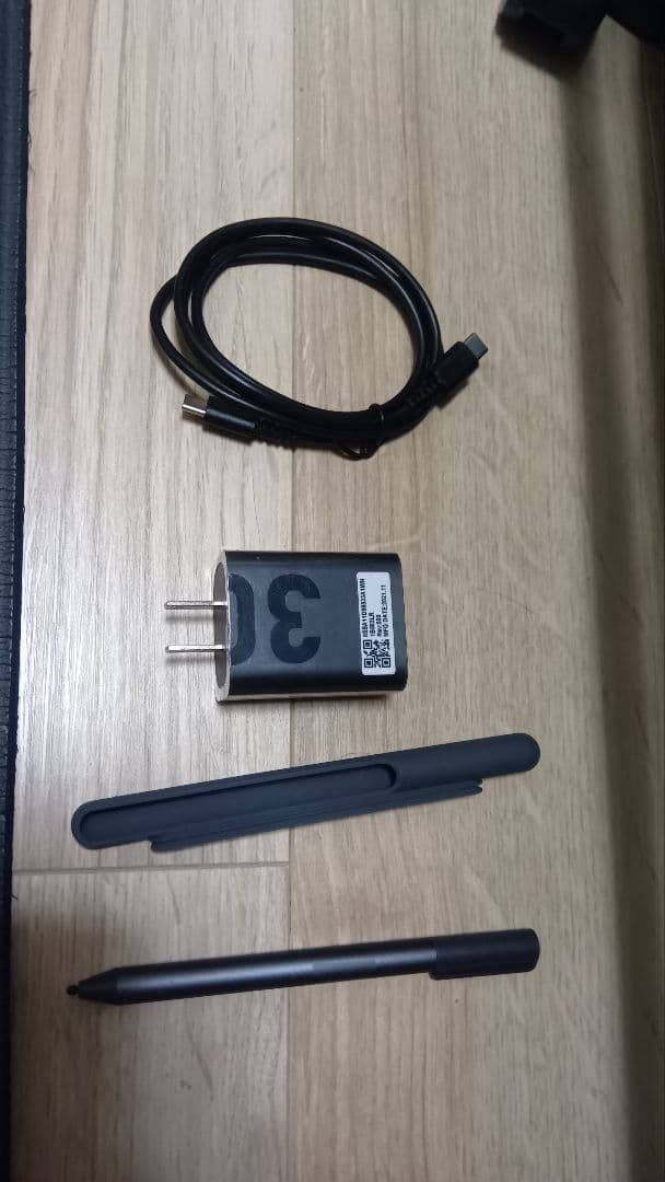 Lenovo IdeaPad Duet 560 Chromebook 画面割れ