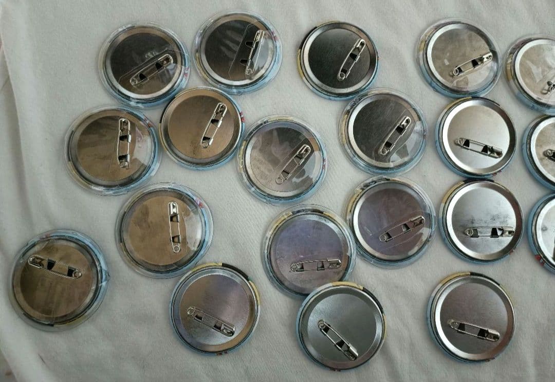 すとぷり　ころん　缶バッチ　すとめも9　水着