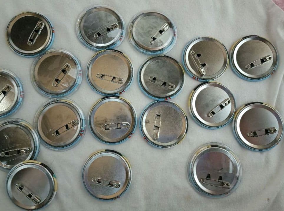 すとぷり　ころん　缶バッチ　すとめも9　水着