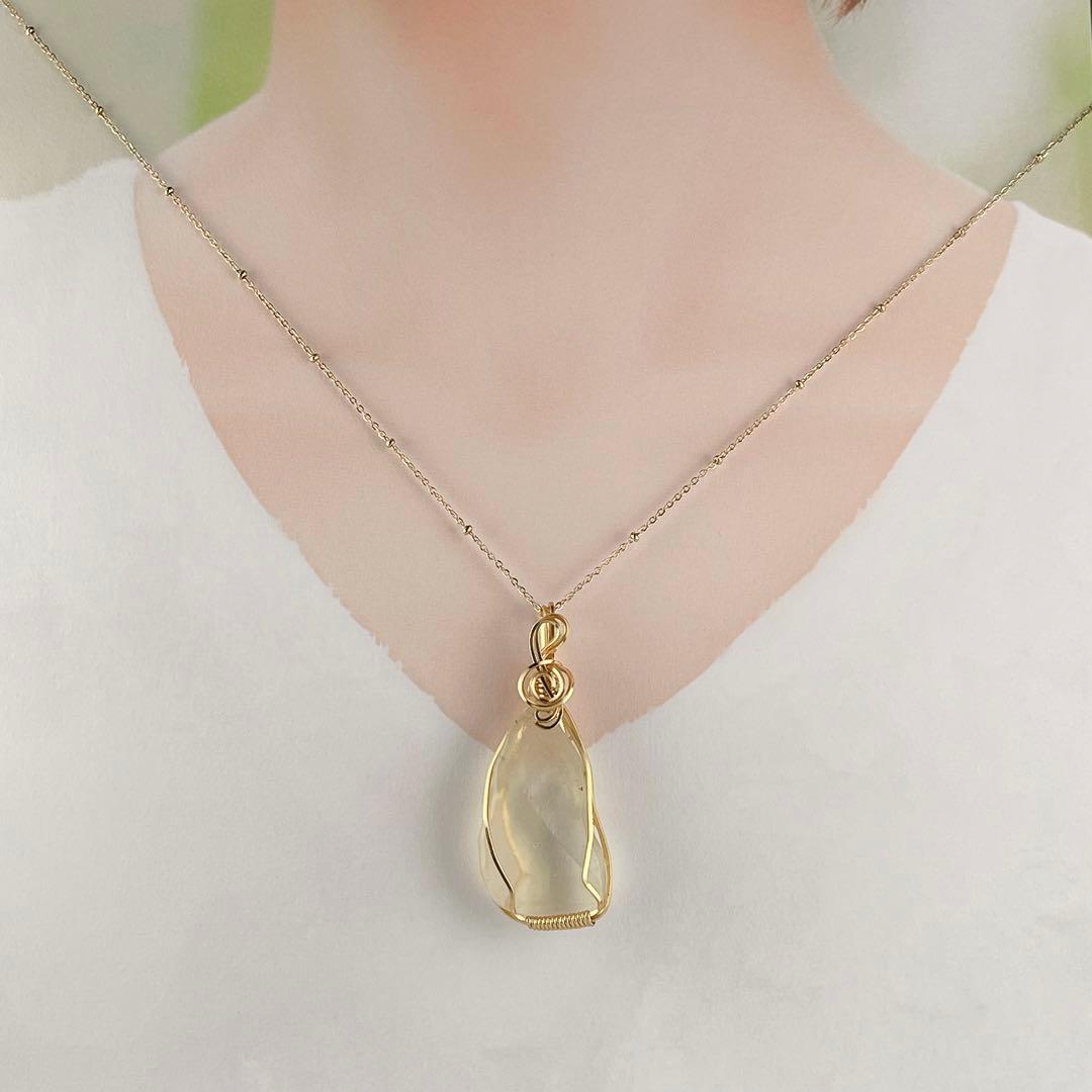 ビッグサイズ　高品質リビアングラス原石ペンダントトップ