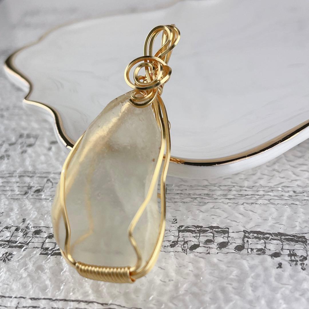 ビッグサイズ　高品質リビアングラス原石ペンダントトップ