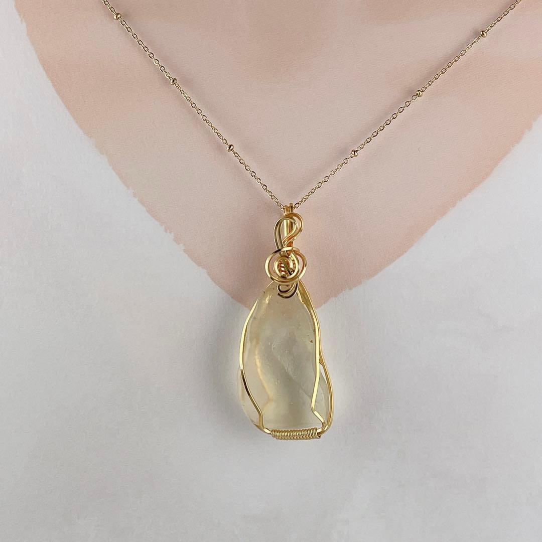 ビッグサイズ　高品質リビアングラス原石ペンダントトップ