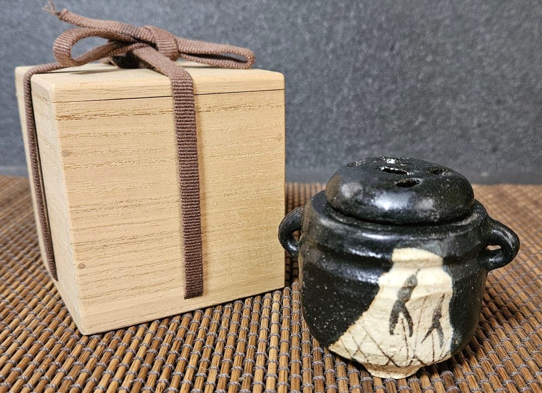 明治時代　古美濃　古瀬戸　黒織部　鉄絵　草文様　双耳　香炉　茶道具　茶器　香道具