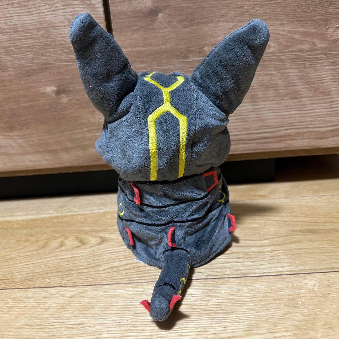 ポケモンセンター ぬいぐるみ 黒いレックウザポンチョを着たピカチュウ
