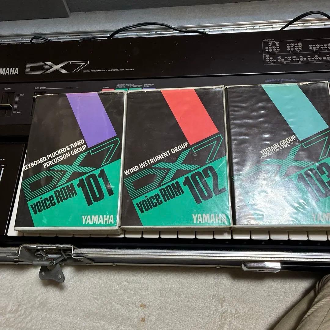 Yamaha DX7 シンセサイザー 61鍵盤 ハードケースその他付属品付き