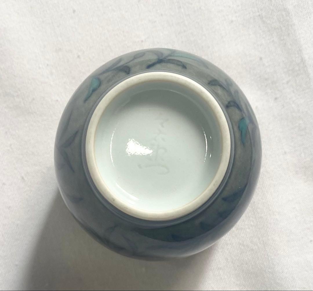 13代　今泉今右衛門　本人作　“色絵薄墨花文ぐい呑“