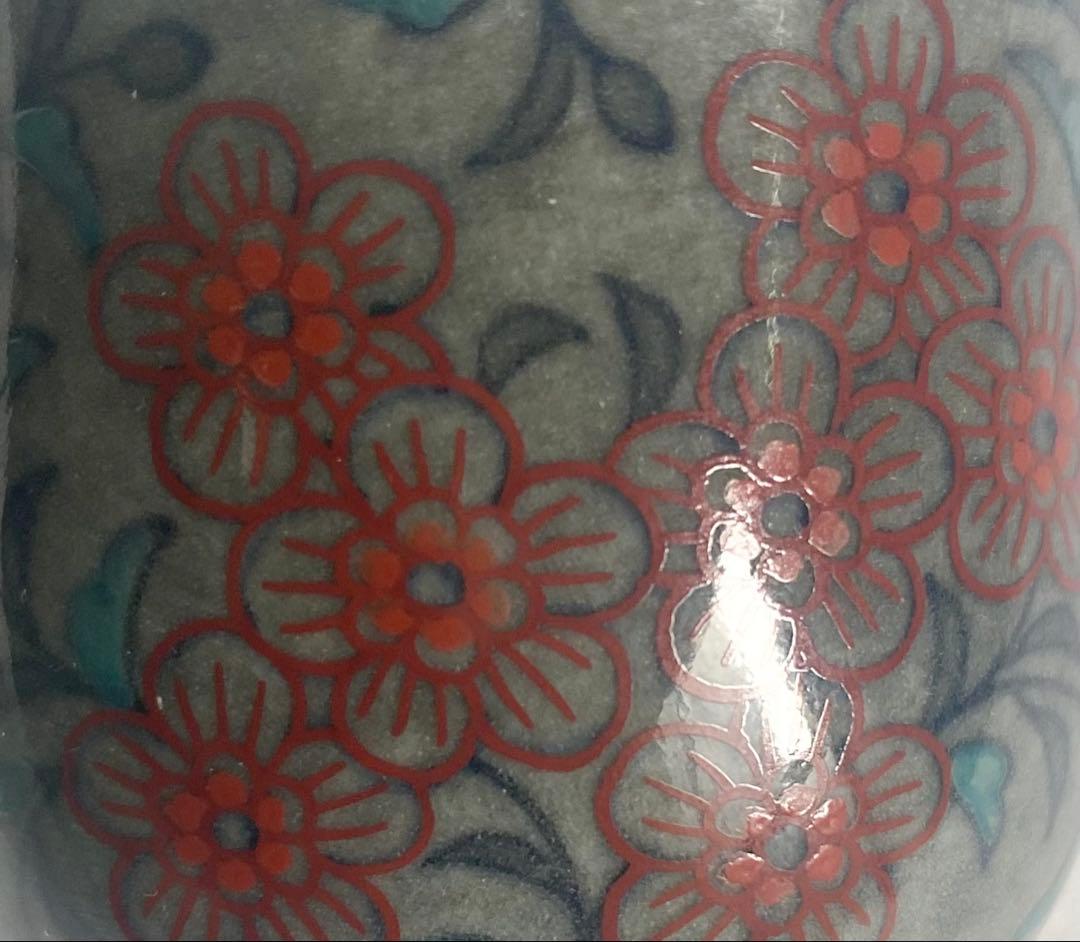 13代　今泉今右衛門　本人作　“色絵薄墨花文ぐい呑“