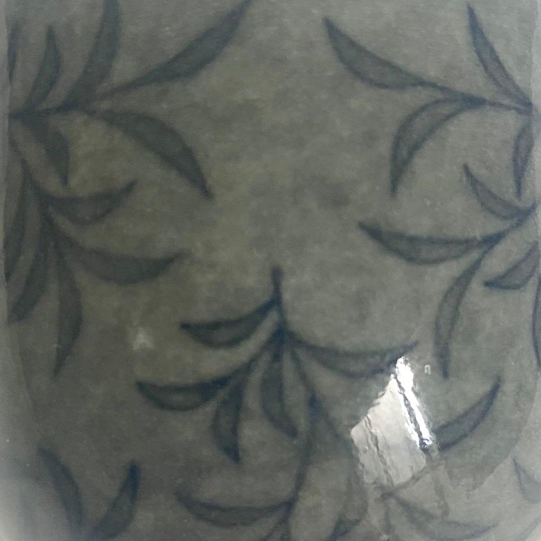 13代　今泉今右衛門　本人作　“色絵薄墨花文ぐい呑“