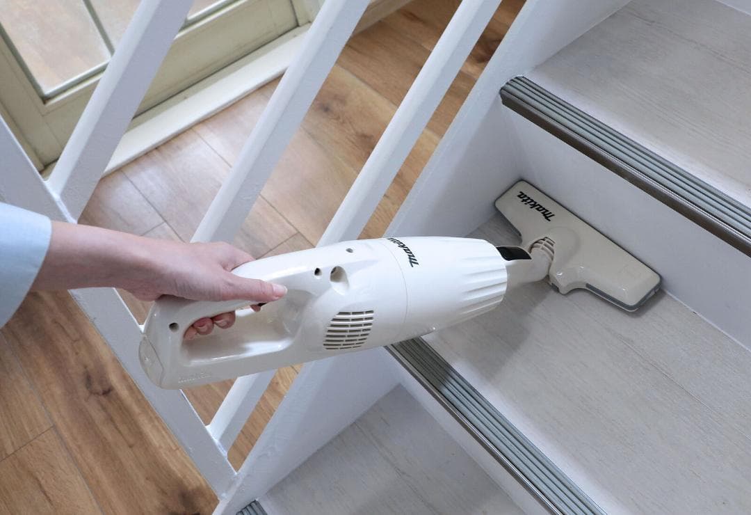 日本製 マキタ NEWコードレスクリーナー　レッド