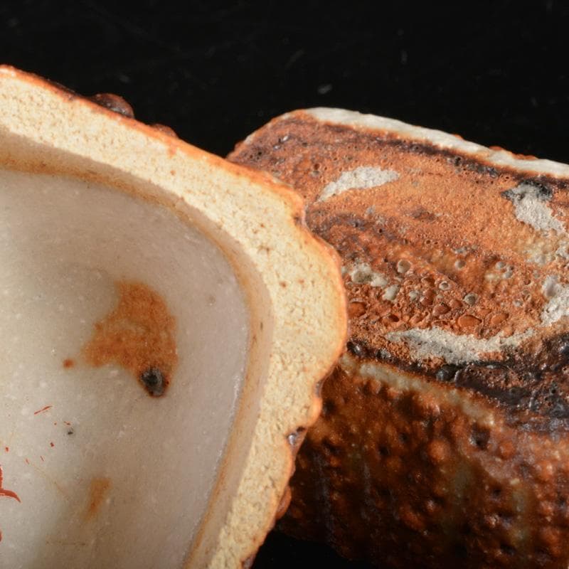 茶道具　鼡志野　加藤春鼎造　俵香合　共箱　V　6338