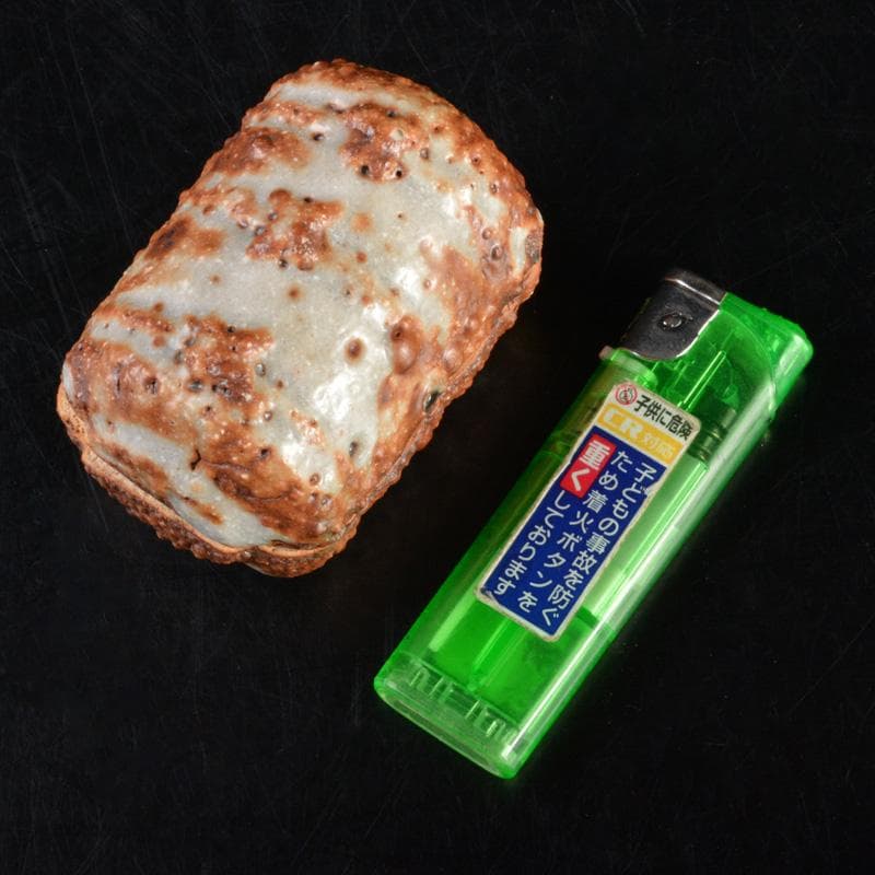 茶道具　鼡志野　加藤春鼎造　俵香合　共箱　V　6338