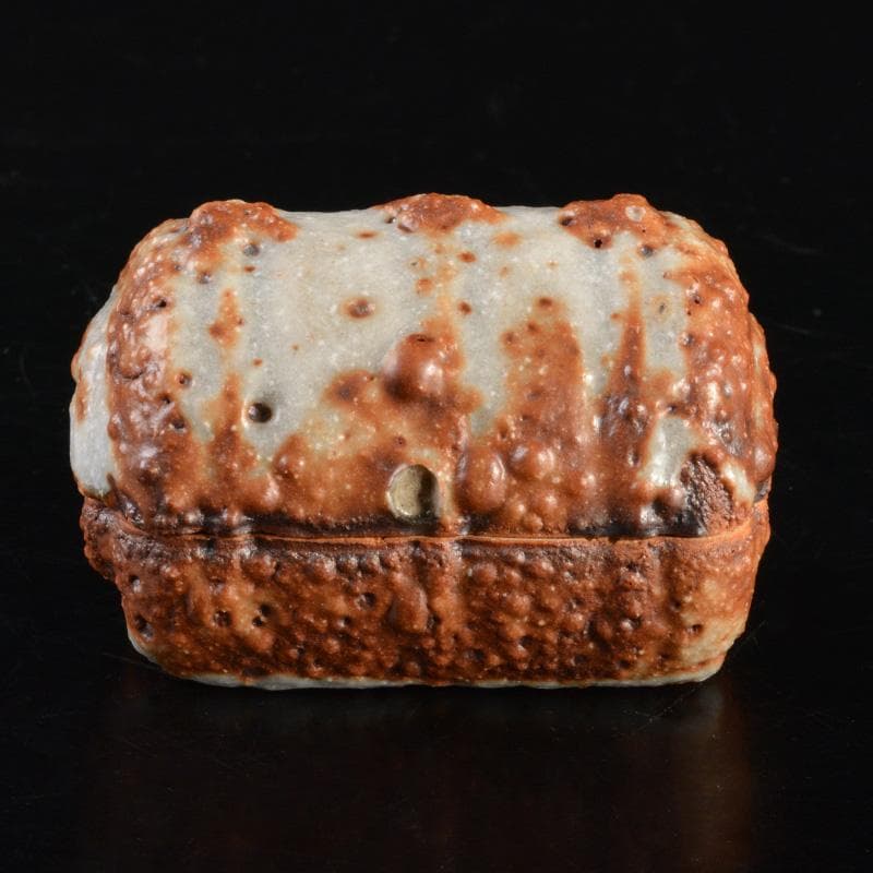 茶道具　鼡志野　加藤春鼎造　俵香合　共箱　V　6338