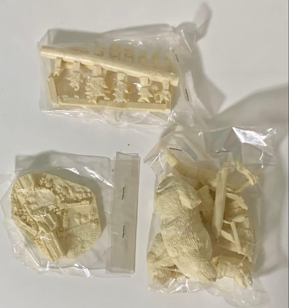 ジーンズ工房　10cm 電車くわえ初代ゴジラ　レジンキット