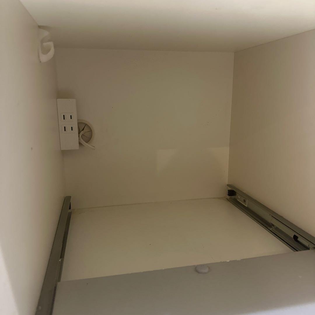 キッチンボード　食器棚　パモウナ