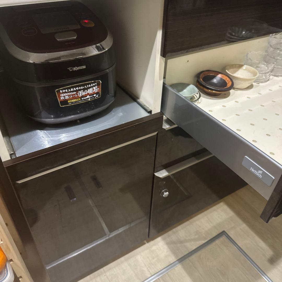 キッチンボード　食器棚　パモウナ