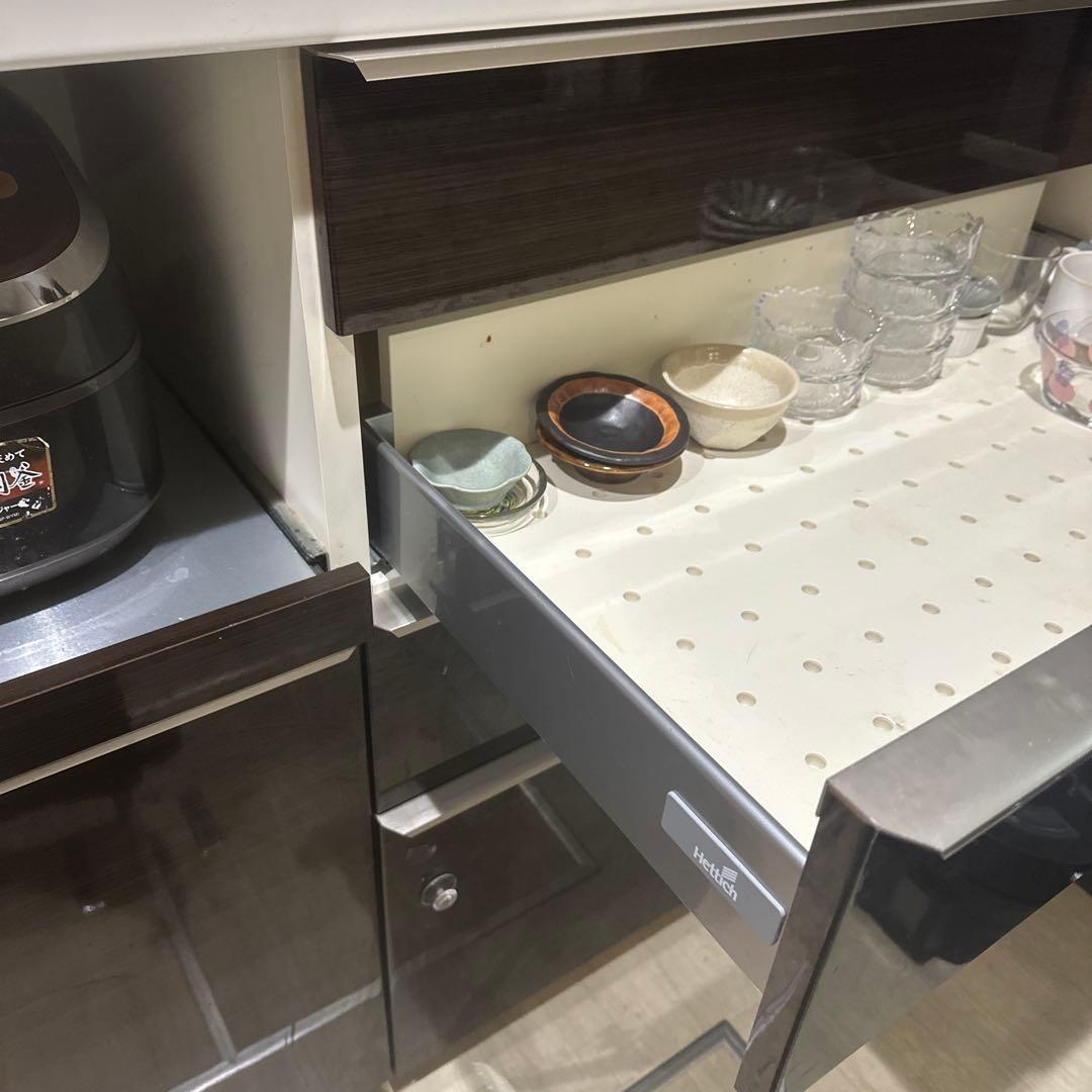 キッチンボード　食器棚　パモウナ