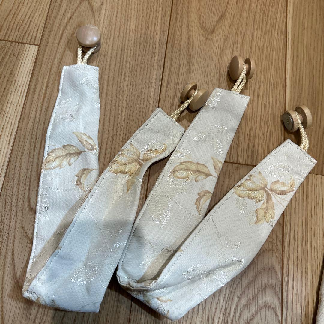 出窓カーテン　タッセル付き