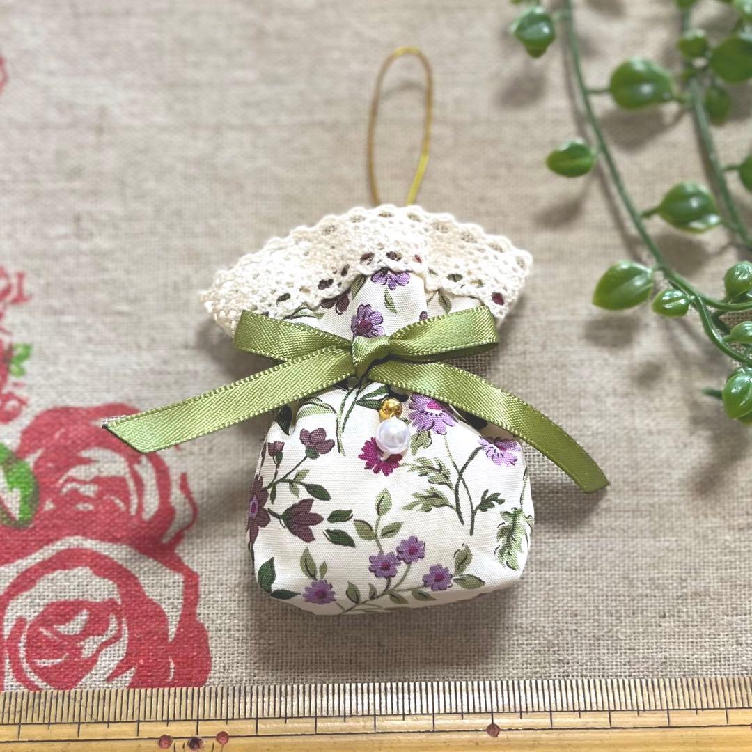 No.2304-31 ミニストラップサシェ 香り袋 春の小花柄＊パール⑧