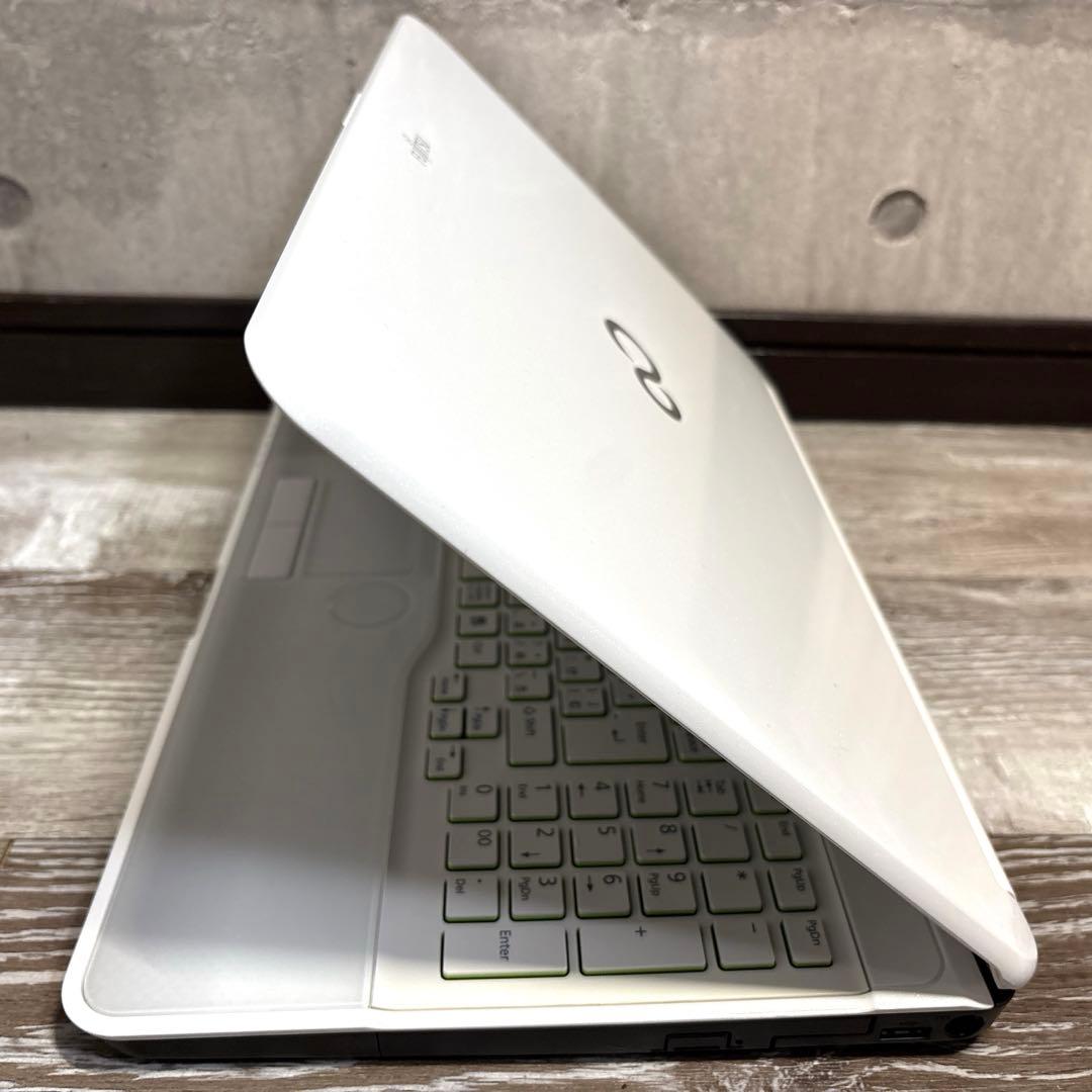 爆速仕様 Core i7 富士通ノートパソコン SSD Webカメラ