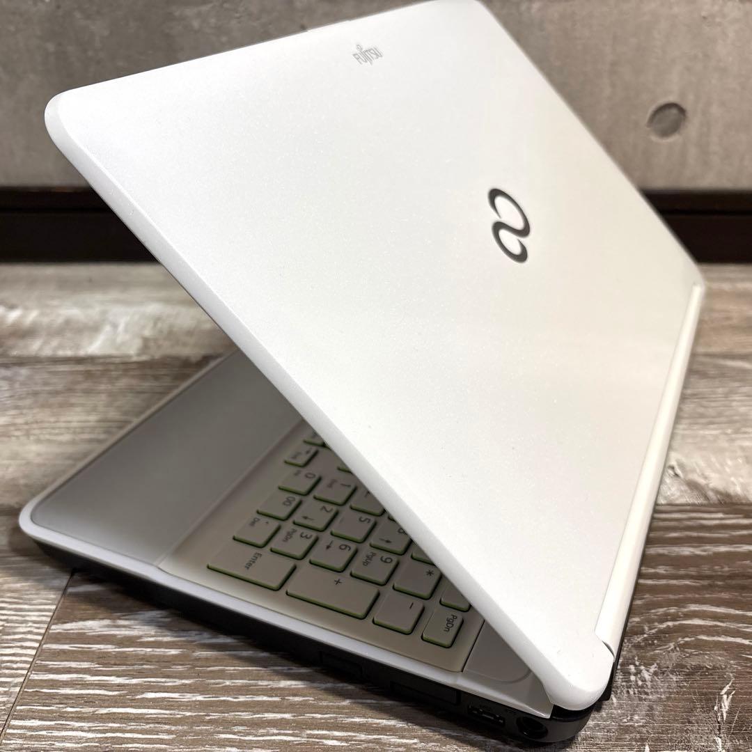 爆速仕様 Core i7 富士通ノートパソコン SSD Webカメラ