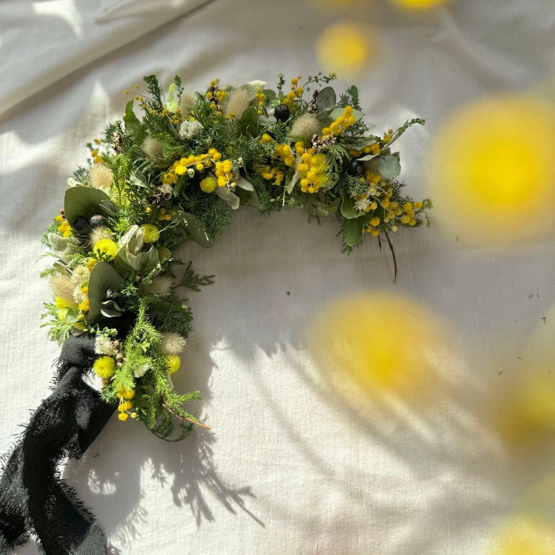 リース(ミモザの三日月リースS) / ドライフラワー　ミモザ　三日月リース