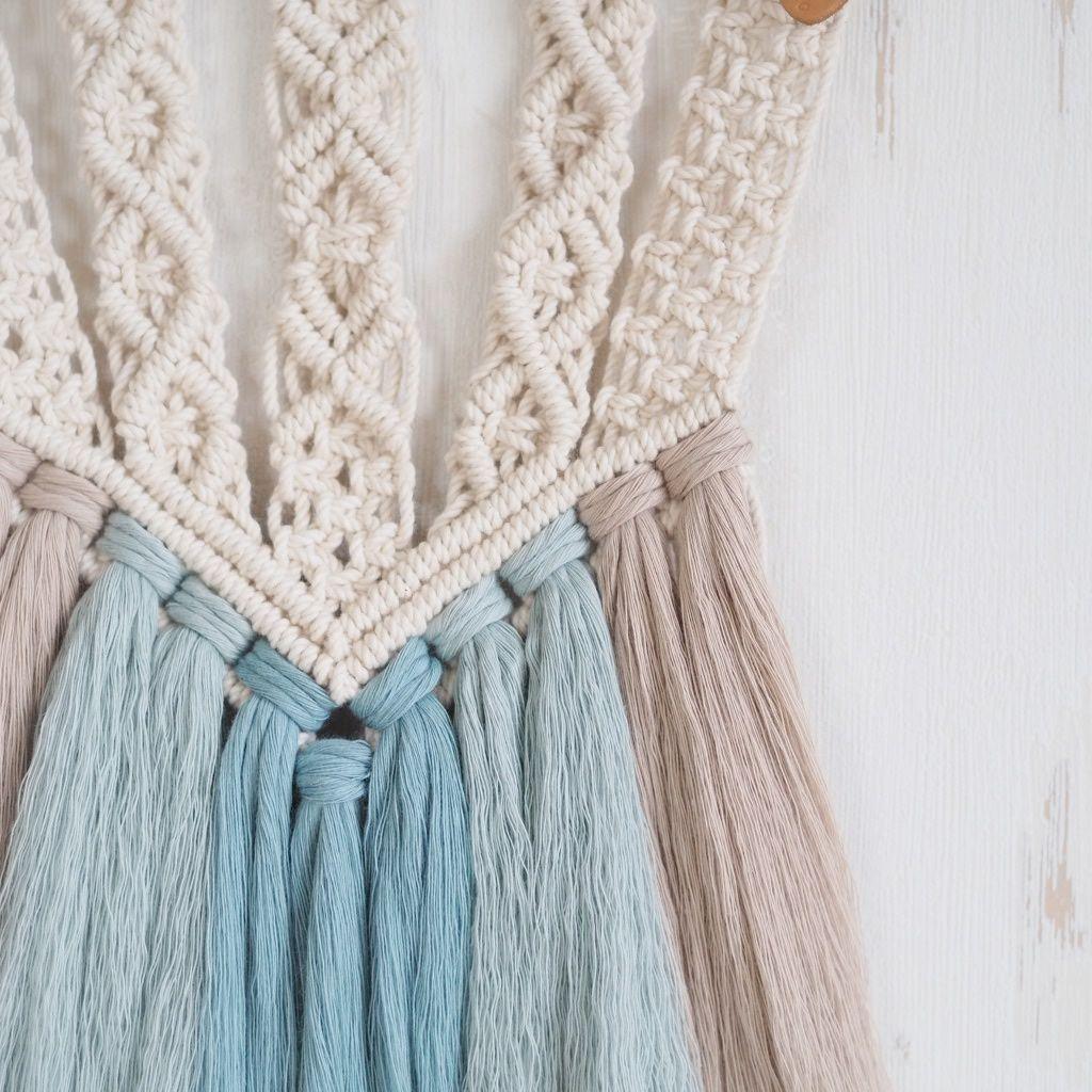 No.102 ふさふさフリンジのマクラメタペストリー