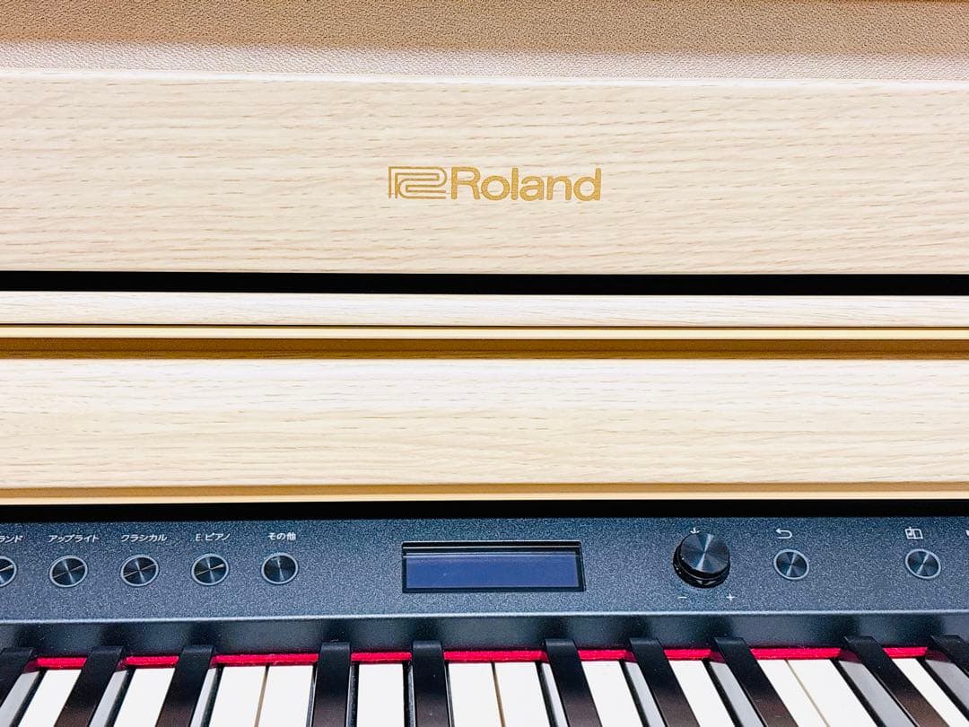むうRoland 電子ピアノ HP704-LA 2019年製
