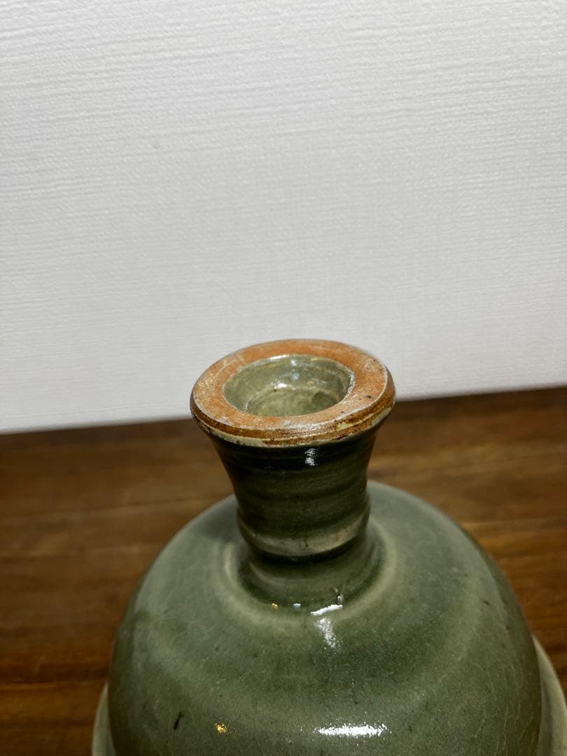 明時代　龍泉窯　青磁高足刻花文茶碗　明