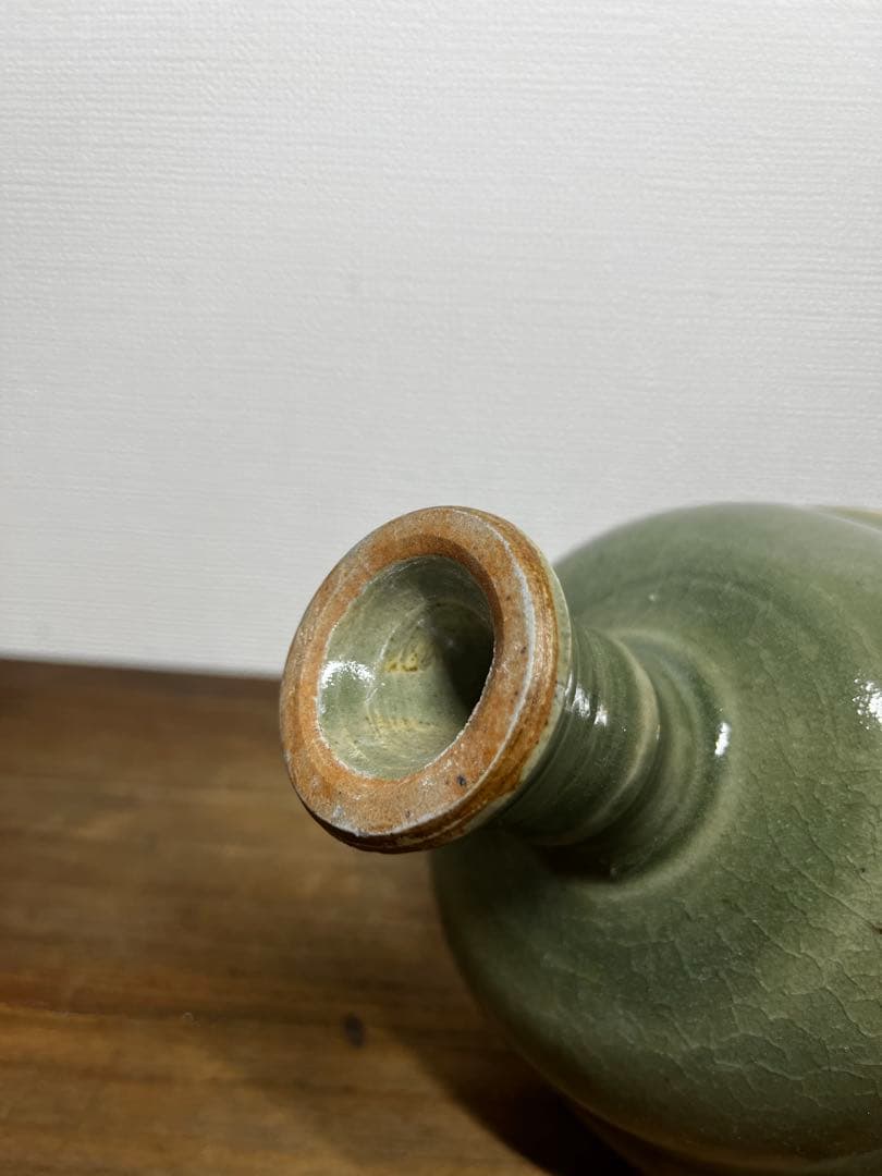 明時代　龍泉窯　青磁高足刻花文茶碗　明