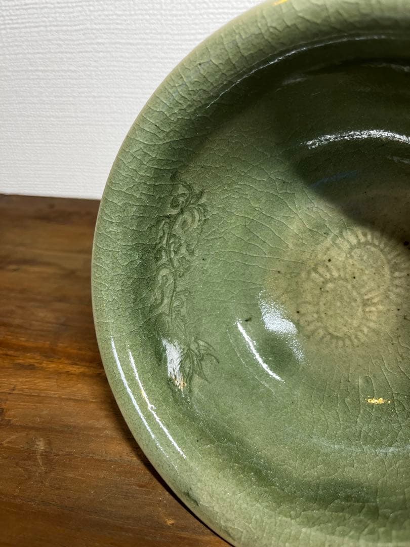 明時代　龍泉窯　青磁高足刻花文茶碗　明