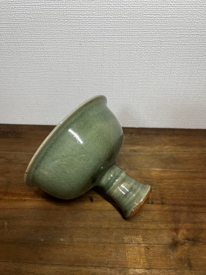 明時代　龍泉窯　青磁高足刻花文茶碗　明
