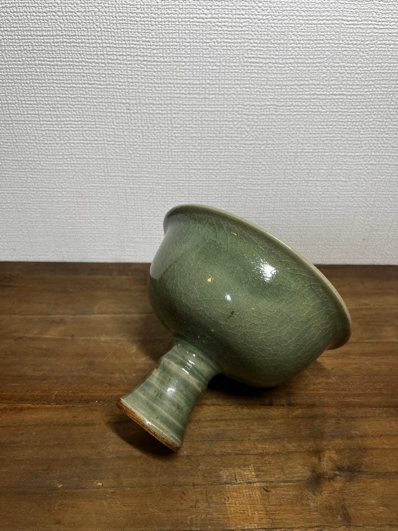 明時代　龍泉窯　青磁高足刻花文茶碗　明