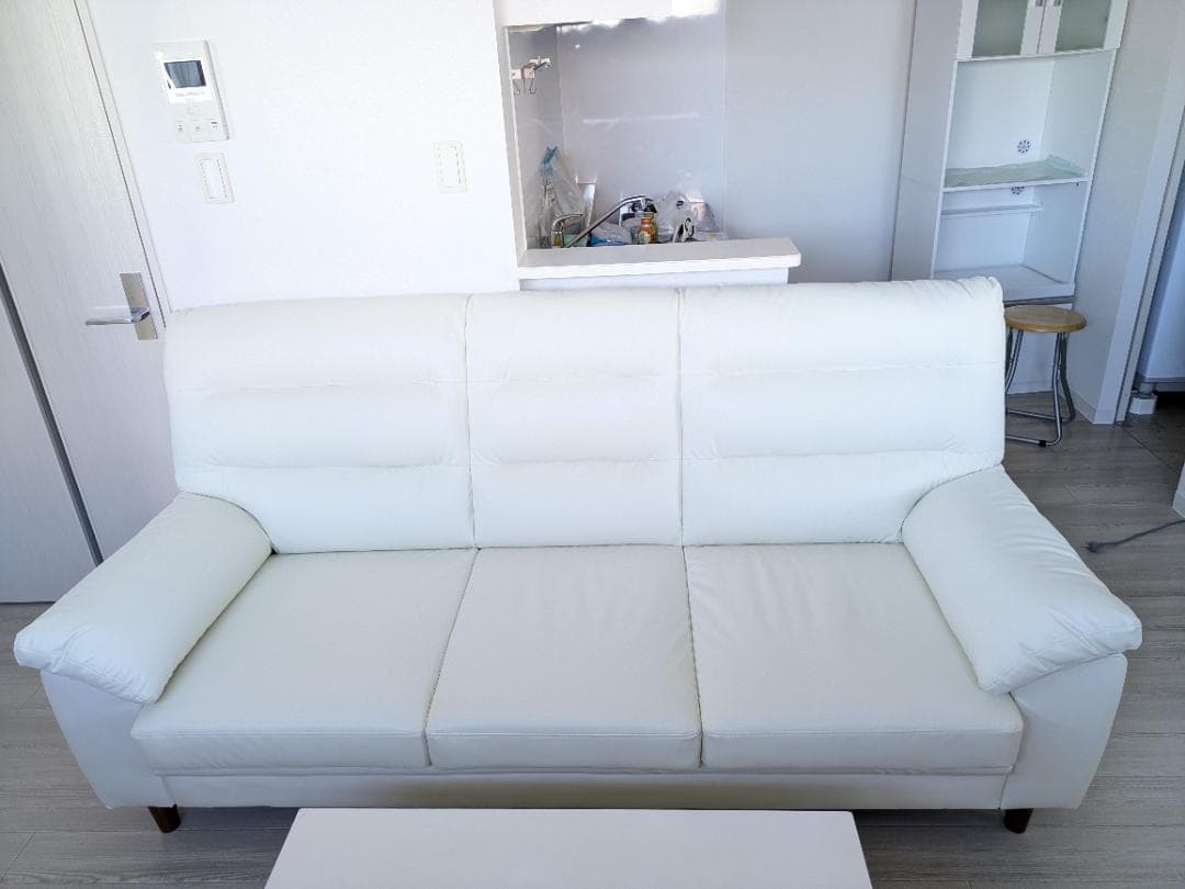 新品同様［3人掛］ソファ 幅209 合成皮革 アイボリー 色